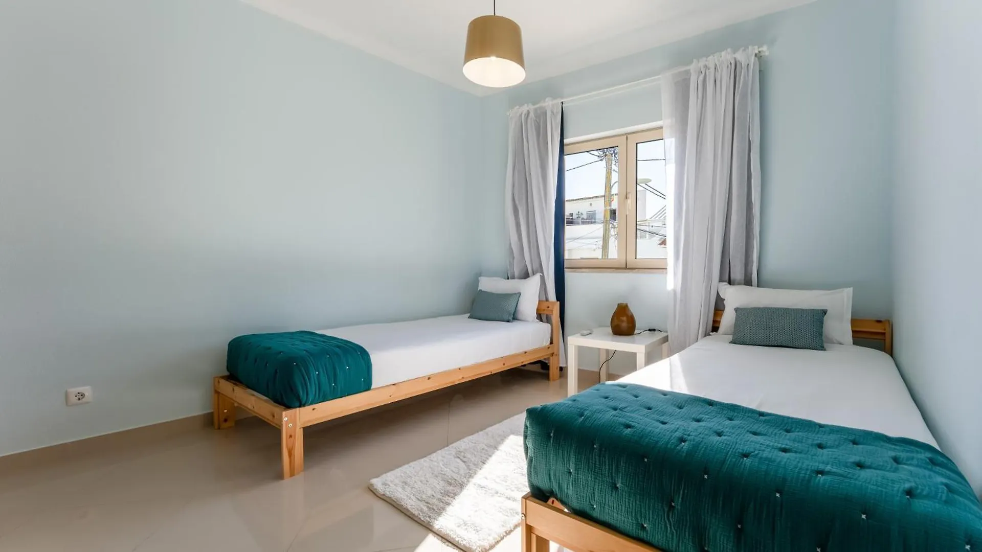 Family-Friendly Home With Ac & Patio By Lovelystay Portimão Nyaraló