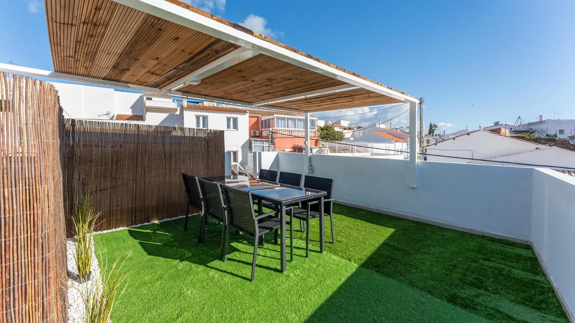 Nyaraló Family-Friendly Home With Ac & Patio By Lovelystay Portimão