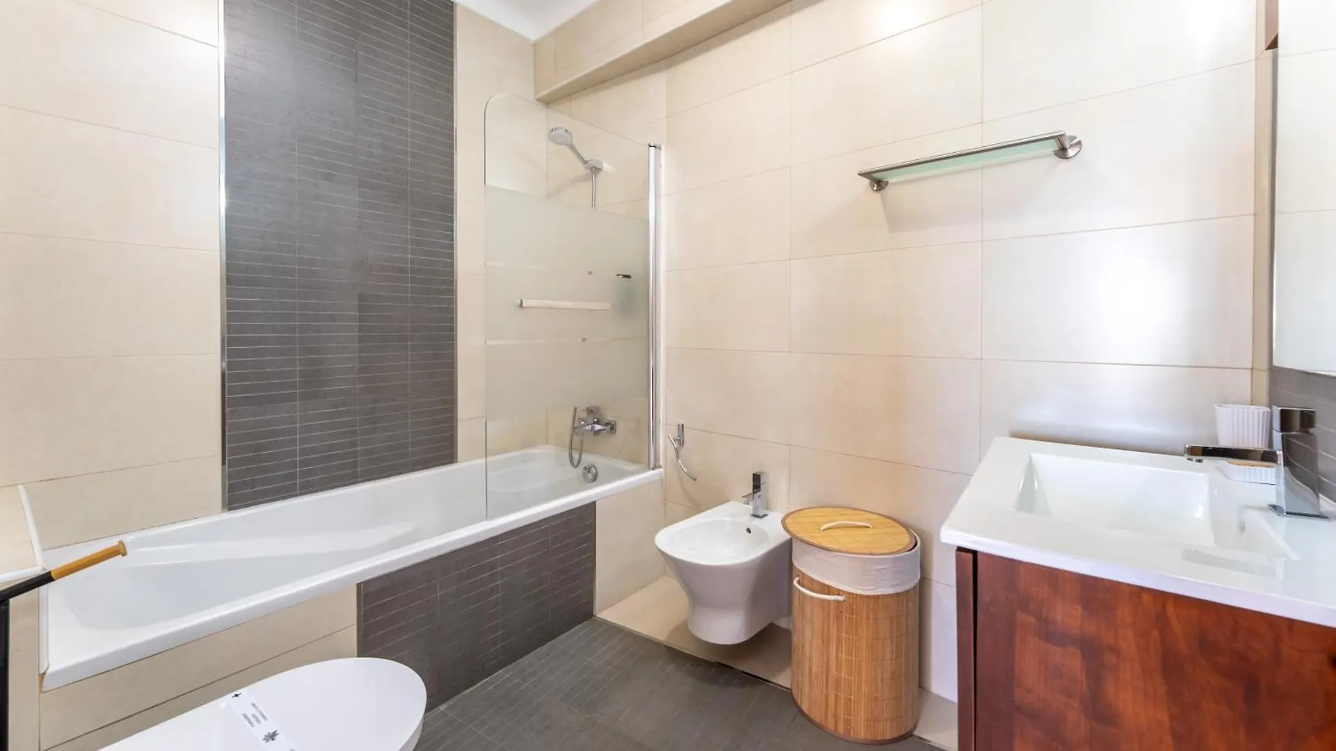 Family-Friendly Home With Ac & Patio By Lovelystay Portimão Dom wakacyjny